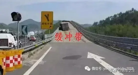 车辆紧急避险常识？ 车辆驾驶紧急情况避险常识