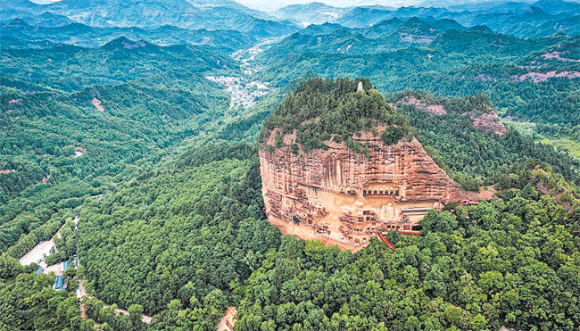 甘肃丝绸之路旅游路线  领略别样山水