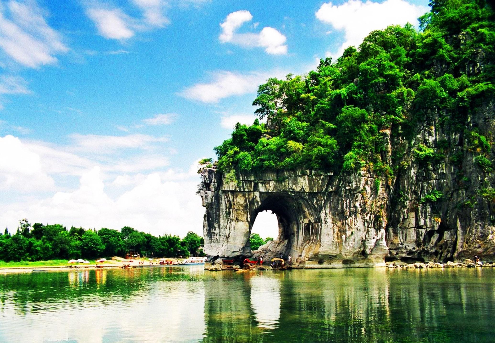 桂林象鼻山景区介绍 ，大自然的鬼斧神工