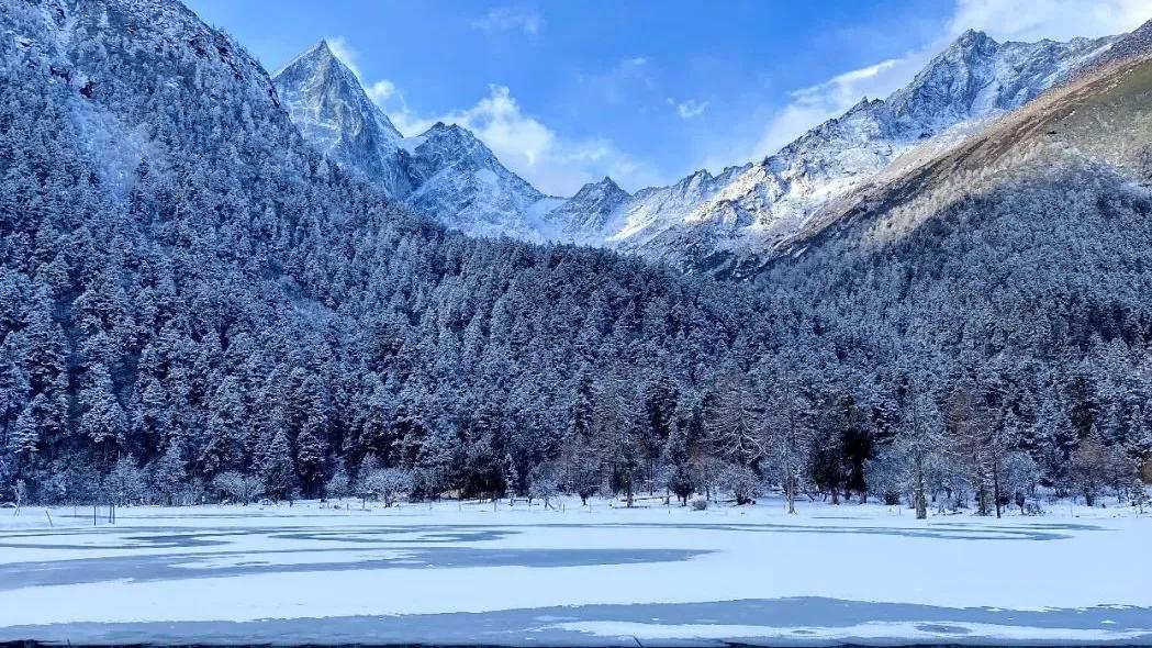 毕棚沟附近的景点介绍 ：毕棚沟，滑雪，泡温泉